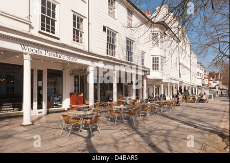 Die Pantiles Anzeigen von Royal Tunbridge Wells einmal die Spielwiese der niedere Adel und Lizenzgebühren ein Spa resort am sonnigen Morgen Stockfoto