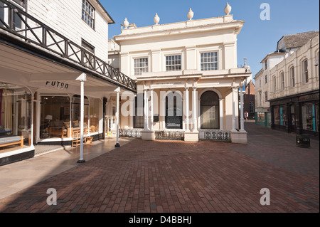 Die Pantiles Anzeigen von Royal Tunbridge Wells einmal die Spielwiese der niedere Adel und Lizenzgebühren ein Spa resort am sonnigen Morgen Stockfoto