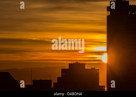 Sonnenaufgang über San Franciscos Innenstadt Bankenviertel. Stockfoto