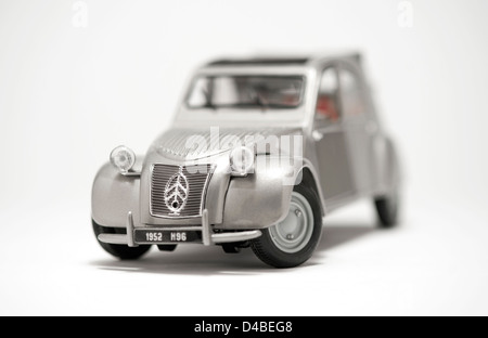 Citroen 2cv Skala Modell Retro ikonischen Französisch-Motorwagen Stockfoto