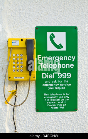 Notruftelefon auf Cromer Pier, Norfolk, Großbritannien. Stockfoto