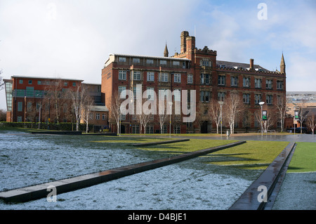 Cheethams School of Music in Manchester über den Rasen am Urbis entnommen. Manchester Uk. Stockfoto