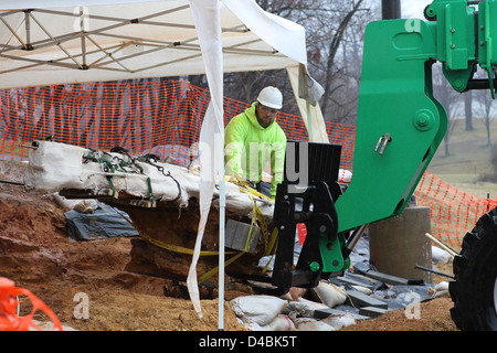 Die Spuren von Dinosauriern aus der Kreidezeit wurden auf dem Goddard Campus in Greenbelt, Maryland, entdeckt. Diese fossilen Fußabdrücke geben Einblicke in das prähistorische Leben und seine Verbindung zur Gegend. Stockfoto