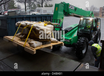 Auf dem Goddard Campus der NASA in Greenbelt, Maryland, wurden Dinosaurierspuren aus der Kreidezeit entdeckt, die wertvolle Einblicke in das prähistorische Leben und die Geologie gaben. Die Entdeckung unterstreicht die Rolle der NASA bei der Förderung der wissenschaftlichen Erforschung jenseits des Weltraums. Stockfoto
