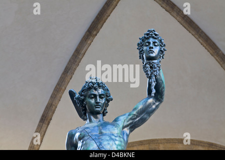 Die 1554 Bronze Statue des Perseus mit Medusenhaupt von Cellini, Florenz, Italien. Stockfoto