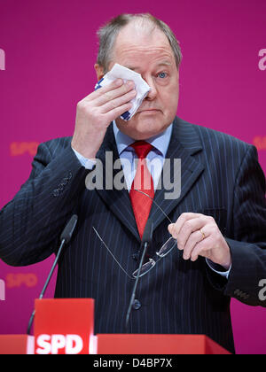 Berlin, Deutschland. 11. März 2013. Peer Steinbrück Kanzlerkandidat der SPD und SPD-Vorsitzende Sigmar Gabriel, geben eine gemeinsame Presse-Privatfeier in Berlin. Auf Bild: Peer Steinbrück, SPD-Kanzlerkandidat. Stockfoto