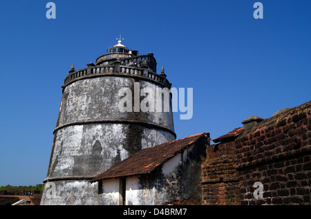 Fort Aguada Leuchtturm und Aguada Forts Landschaft anzeigen in Goa, Indien Stockfoto