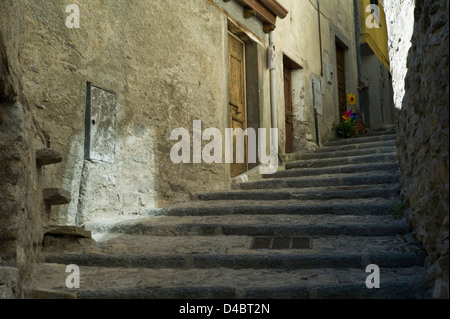 Seen in Italien, Comer See Careno, Norditalien. Juli 2010. Einer der bezaubernden trat Gassen in Careno Dorf Comer See. Stockfoto