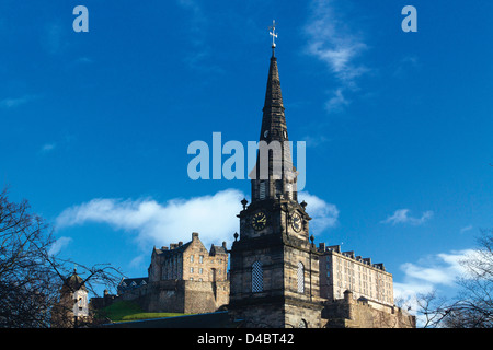 St. Cuthbert Kirche und Edinburgh Castle, Princes Street Gardens, Edinburgh, Lothian Stockfoto