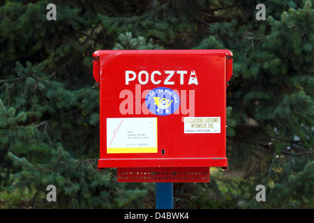 Kolobrzeg, Polen, einen roten Briefkasten der polnischen Post Stockfoto