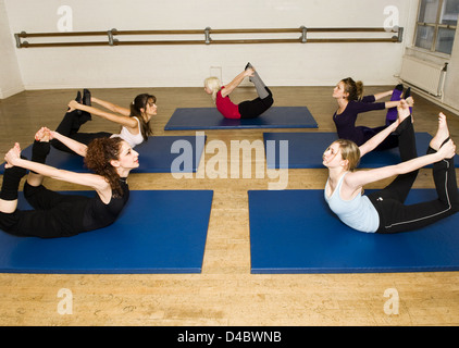 Eine Übung Klasse Body Control Centre in London Praxis Pilates Rocker positionieren Pilates entwickelt körperliche Fitness system Stockfoto