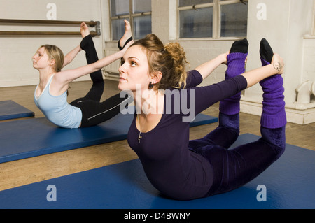 Eine Übung Klasse Body Control Centre in London Praxis Pilates Rocker positionieren Pilates entwickelt körperliche Fitness system Stockfoto