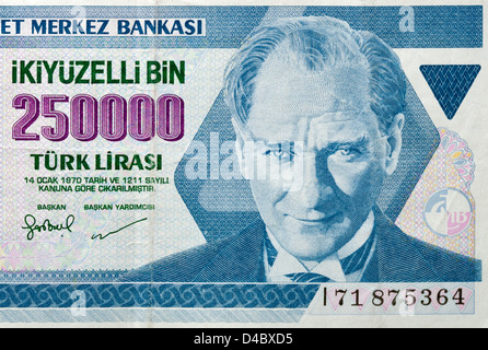 Altes Geld der Türkei mit Portrait von Mustafa Kemal Atatürk Makro Stockfoto