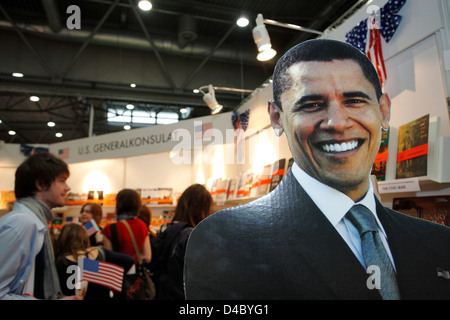 Leipzig, Deutschland, Karton Ausschnitt von Barack Obama auf der Leipziger Buchmesse 2011 Stockfoto