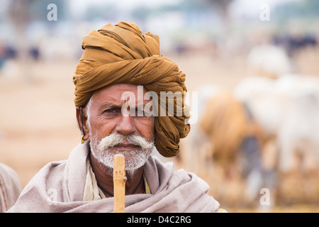 Rajput Mann, Nagaur Rinder Fair, Nagaur, Rajasthan, Indien Stockfoto