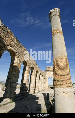 Das Bild zeigt die Ruinen der ehemaligen Römerstadt Volubilis, Marokko, 14. Dezember 2007. Im Jahr 1997 wurde die Stadt UNESCO-Welterbe erklärt. Foto: Lars Halbauer Stockfoto