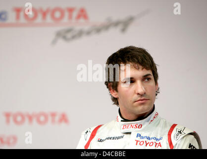 Deutsche Formel1-Fahrer Timo Glock von Panasonic Toyota Racing Team ist während der offiziellen Präsentation des neuen Rennwagens TF108 in Köln, 10. Januar 2008 abgebildet. Foto: ROLF VENNENBERND Stockfoto