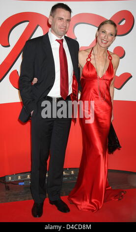 Deutsche Sopranistin Nadja Michael (R) kommt in Unternehmen für die Gala, die B.Z.-Kulturpreis in Berlin, Deutschland, 17. Januar 2008. Berliner Tageszeitung 'Berliner Zeitung' (B.Z.) ehren herausragende Künstler und Institutionen. Foto: Soeren Stache Stockfoto