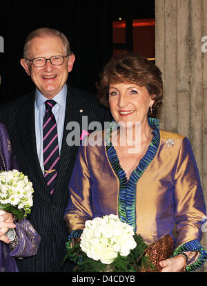 Prinzessin Margriet von der Netherlands (R) feiert ihren 65. Geburtstag mit ihrem Ehemann Pieter van Vollenhoven in Apeldoorn, Niederlande, 19. Januar 2008. Foto: Albert Nieboer Niederlande Stockfoto