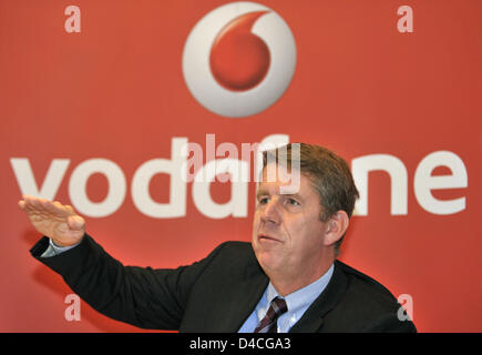 Vodafone Deutschland CEO Friedrich Joussen präsentiert die Unternehmenszahlen vierteljährlich für die Q4 2007 auf einer Pressekonferenz in Düsseldorf, 31. Januar 2008. Vodafone Deutschland gewinnt 1,279 Millionen neue Kunden in das Weihnachtsgeschäft. Foto: ACHIM SCHEIDEMANN Stockfoto