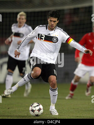 Deutschlands Michael Ballack gezeigt in Aktion während der internationalen freundlich Spiel Österreich gegen Deutschland am Ernst-Happel-Stadion in Wien, Österreich, 6. Februar 2008. Deutschland gewann das Spiel 3: 0. Foto: Oliver Berg Stockfoto