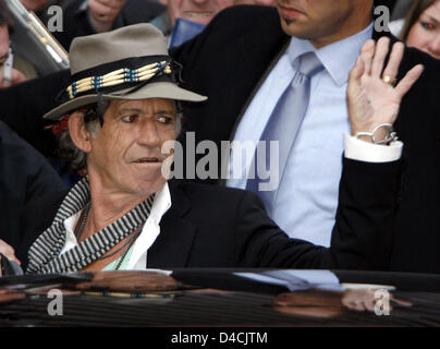 Keith Richards von den Rolling Stones kommt auf dem Foto-Shooting für "Shine A Light" bei der 58. Internationalen Filmfestspiele Berlin in Berlin, Deutschland, 7. Februar 2008. Scorseses Konzert Film "Shine a Light" mit den Rolling Stones Auftakt des diesjährigen Festivals. beteiligen sich 21 Filme im Wettbewerb um die "goldene" und den "Silbernen Bären" ausgezeichnet. Foto: Joerg Carste Stockfoto
