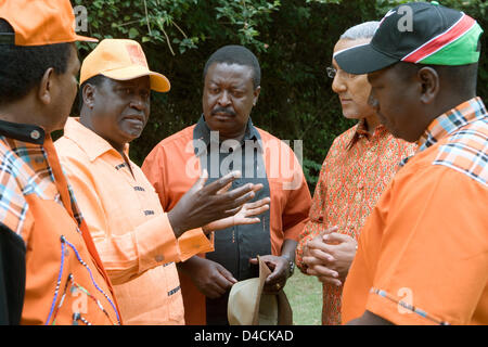 Bei einem 'Pentagon'-Treffen in Nairobi, Kenia, Oktober 2007 sind Politiker Joseph Njaga, Raila Odinga, Musalia Mudavadi, Najib Balala und William Ruto (L-R) abgebildet. Die potentiellen Präsidentschaftskandidaten des Orange Democratic Movement (ODM), Mudavadi, Njaga, Ruto und Blabla während ihrer Partei Wahl des Präsidentschaftskandidaten besiegt wurden, jedoch achten sie ihre sup Stockfoto