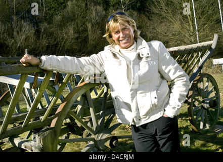 Österreichischer Sänger, Schauspieler, Entertainer und ehemalige Skirennläuferin Hansi Hinterseer stellt während eines Chats mit deutsche Presse-Agentur Dpa in Niedernhausen, Deutschland, 16. Februar 2008. Hinterseer beginnt Offf seine Tour dort am 18. Februar. Foto: FRANK RUMPENHORST Stockfoto