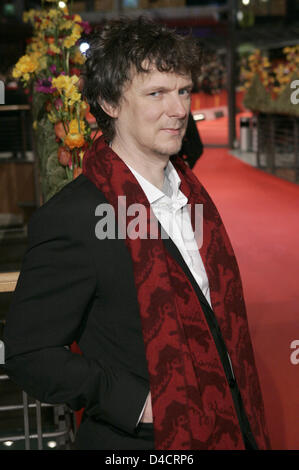 Französischer Filmemacher Michel Gondry kommt für das Screening von seinen Film "Be Kind Rewind" bei der 58. Internationalen Filmfestspiele Berlin, in Berlin, Deutschland, 16. Februar 2008. Der Film läuft außer Konkurrenz für die goldenen und silbernen Bären auf der 58. Berlinale. Foto: Jörg CARSTENSEN Stockfoto