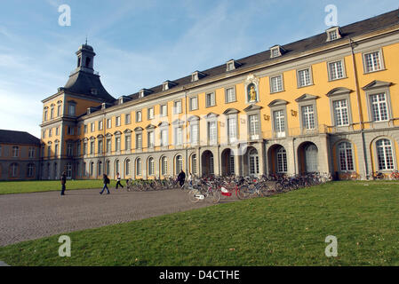 Das Bild zeigt das Hauptgebäude des Friedrich-Wilhelm-Universität in Bonn, Deutschland, 25. Januar 2008. Das Gebäude ist ein ehemaliges Kurfürstliches Schloss. Foto: Horst Ossinger Stockfoto