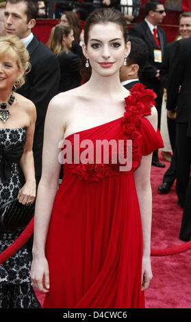 US-Schauspielerin Anne Hathaway kommt für den 80. Oscar-Verleihung im Kodak Theatre in Hollywood, CA, Vereinigte Staaten, 24. Februar 2008. Die Academy Awards, im Volksmund bekannt als die Oscars, werden von der Academy of Motion Picture Arts und Sciences (AMPAS) zu erkennen, Exzellenz von Profis in der Filmindustrie, einschließlich Regisseure, Schauspieler und Schriftsteller vorgestellt. Foto: Hubert B Stockfoto