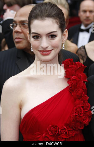 US-Schauspielerin Anne Hathaway kommt für den 80. Oscar-Verleihung im Kodak Theatre in Hollywood, CA, Vereinigte Staaten, 24. Februar 2008. Die Academy Awards, im Volksmund bekannt als die Oscars, werden von der Academy of Motion Picture Arts und Sciences (AMPAS) zu erkennen, Exzellenz von Profis in der Filmindustrie, einschließlich Regisseure, Schauspieler und Schriftsteller vorgestellt. Foto: Hubert B Stockfoto