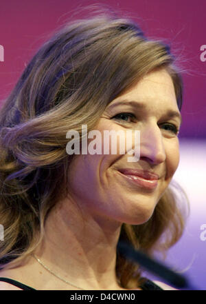 Ehemalige Welt Klasse Tennisspielerin Steffi Graf in den deutschen Medien Award 2007 in Baden-Baden, Deutschland, 24. Februar 2008 dargestellt. Das Endowment ist zum 16. Mal Frau Graf und Herr Agassi ausgezeichnet. Sie erhielten den Preis, weil sie "Themselvels Tausende unterpriviligierte Kinder mit beispielhaften Reserve und ohne Showeffekte in den Worten von der Jur gewidmet" Stockfoto