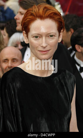 Schauspielerin Tilda Swinton kommt auf dem roten Teppich der 80. Oscarverleihung vor dem Kodak Theater in Hollywood, Los Angeles, USA, 24. Februar 2008. Foto: Hubert Boesl Stockfoto