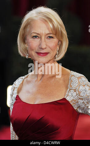 Schauspielerin Helen Mirren kommt auf dem roten Teppich der 80. Oscarverleihung vor dem Kodak Theater in Hollywood, Los Angeles, USA, 24. Februar 2008. Foto: Hubert Boesl Stockfoto