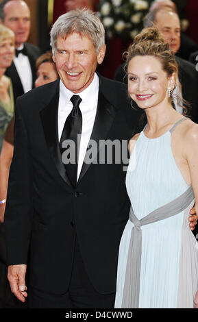 Harrison Ford und Calista Flockhart ankommen auf dem roten Teppich bei der 80. Oscarverleihung vor dem Kodak Theater in Hollywood, Los Angeles, USA, 24. Februar 2008. Foto: Hubert Boesl Stockfoto