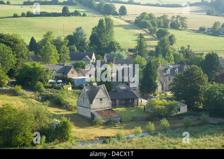 Naunton Dorf und Taubenschlag. Die Cotswolds. Gloucestershire. England. VEREINIGTES KÖNIGREICH. Stockfoto