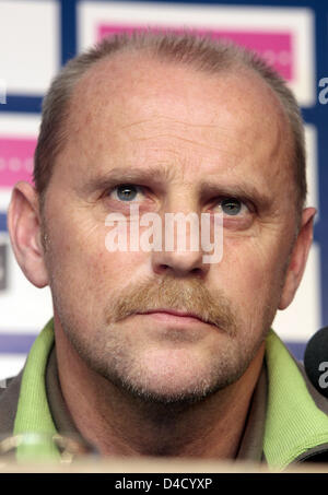 Werder Bremen Trainer Thomas Schaaf während einer Pressekonferenz in Glasgow, Schottland, Vereinigtes Königreich, 5. März 2008 abgebildet. Bremen steht Schotten, die Glasgow Rangers im UEFA-Pokal der 16 1. Bein am 06. März Runde. Foto: Carmen Jaspersen Stockfoto