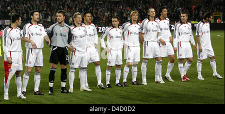 Münchens Seite Willy Sagnol (L-R), Mark van Bommel, Michael Rensing, Bastian Schweinsteiger, Martin Demichelis, Philipp Lahm, Andreas Ottl, Daniel van Buyten, Luca Toni, Lukas Podolski und Hamit Altintop Line-up vor dem UEFA-Cup-Runde 16 1. Bein RSC Anderlecht V FC Bayern München bei konstanter Vanden Stock Stadion von Belgien, 6. März 2008. Deutscher Seite verprügelt München Stockfoto