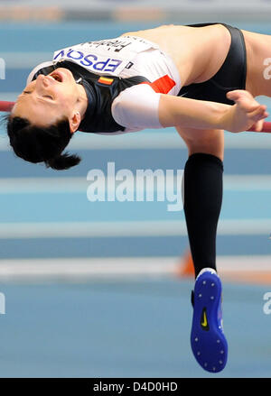 Deutsche Polevaulter Ariane Friedrich abgebildet ist auf dem Weg zur für das Stabhochsprung-Finale am 12. IAAF World Indoor Championships in Athletics in Valencia, Spanien, 8. März 2008 qualifizieren. Foto: GERO BRELOER Stockfoto