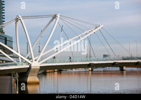 Die Seeleute Brücke - eine Fußgängerbrücke, die Docklands mit South Wharf zu verbinden. Melbourne, Victoria, Australien Stockfoto