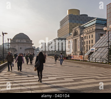 Baskerville-Haus (ehemals Civic Centre) und die fast vollständige neue Bibliothek im Centenary Square Birmingham UK Stockfoto