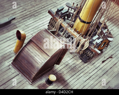 Holzdeck alte Galeone Schiff mit Seilen Stockfoto