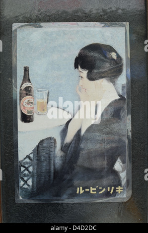 Eine alte Plakatwerbung für japanisches Bier (Kirin). Stockfoto