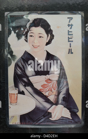 Eine alte Plakatwerbung für japanisches Bier (Asahi). Stockfoto