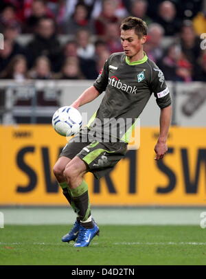 Bremens Schwede Markus Rosenberg steuert den Ball während der Stuttgart Vs Werder Bremen Bundesliga-Spiel in Stuttgart, Deutschland, 8. März 2008. Stuttgart gewann das Match 6: 3. Foto: BERND WEISSBROD Stockfoto