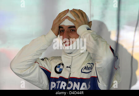 Polnische Formel-1-Fahrer Robert Kubica Gesten während des ersten Trainings im Albert Park Circuit in Melbourne, Australien, 14. März 2008. Die Australian Formula One Grand Prix statt findet am Sonntag 16. März. Foto: ROLAND WEIHRAUCH Stockfoto