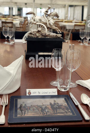 Das Bild zeigt den Ort Deckel wo der Duke of Edinburgh Prinz Philip bei einem Besuch des Royal Hussars der Königin in seiner Funktion als ehrenamtlicher Oberst in Paderborn-Sennelager, Deutschland, 16. März 2008 sitzen soll. Aufgrund des Regiments irischer Herkunft der Gemahl von Königin Elizabeth II feiert St. Patricks Day mit den Veteranen, Soldaten und ihre Familien. Foto: Jörg Carstens Stockfoto