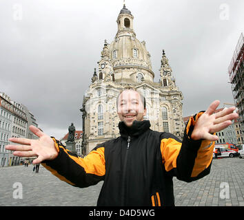 Schweizer Pop-Chart-Topper DJ Bobo stellt unter der Frauenkirche in Dresden, Deutschland, 19. März 2008. Seiner neuen Tour "Vampires Alive" startet am 30. April in Oberhausen, Deutschland. Foto: Andreas Weihs Stockfoto