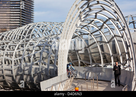 Mann der Webb-Brücke in Melbourne Docklands.  Melbourne, Victoria, Australien Stockfoto